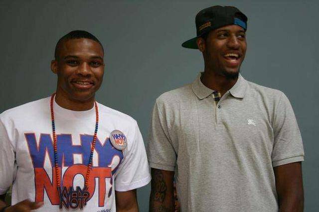 接替Theshy，iG官方：Soboro正式加盟iG担任上单选手（iG官宣：Soboro加盟出任上单，接棒TheShy）