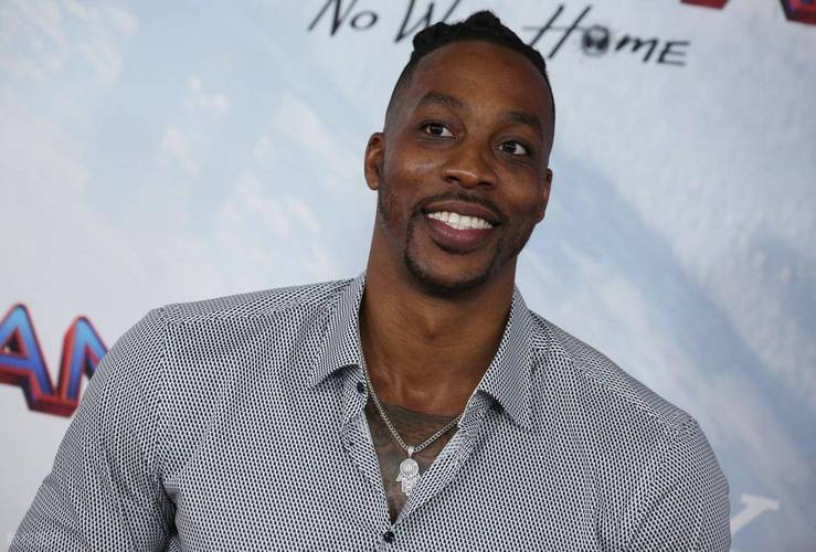 王鹤棣见老师落泪后调皮盖帽（老师落泪后，王鹤棣顽皮来个盖帽）