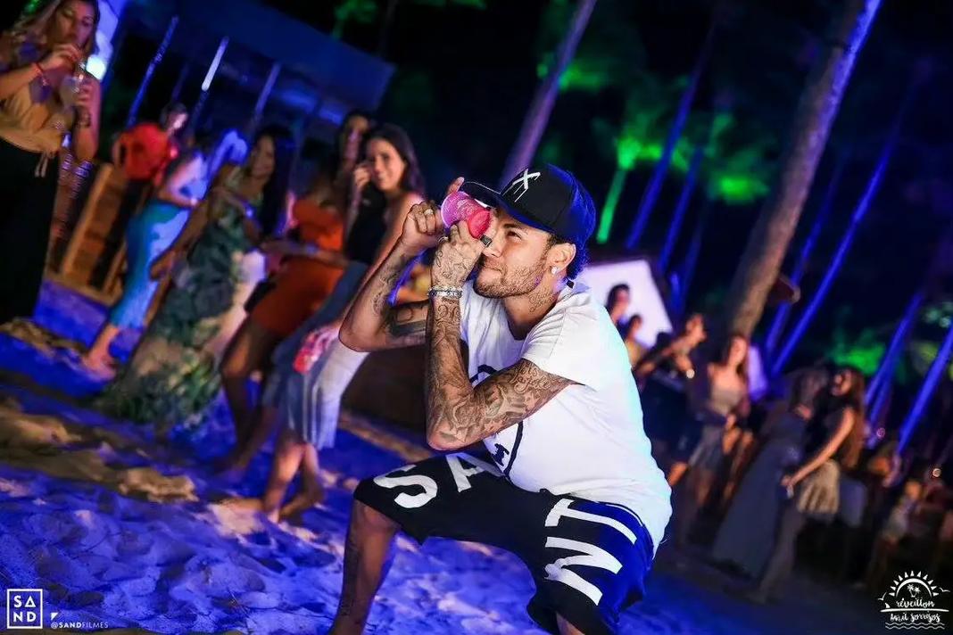 杜克兰特连续得分，全队士气高涨（杜克兰特连取分，全队士气飙升）