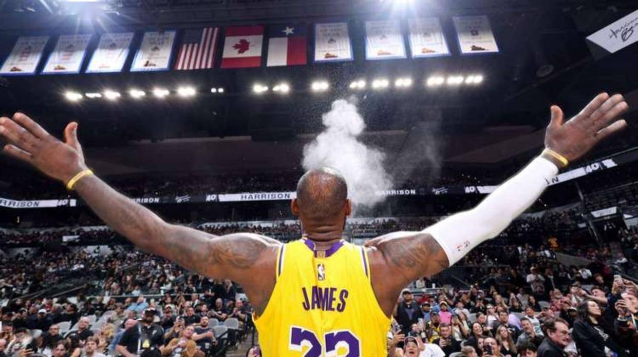 足协评议：成都蓉城胡荷韬进球被吹是误判，点球没判是错误（足协通报：成都蓉城胡荷韬进球被误吹，未判点球亦属错判）