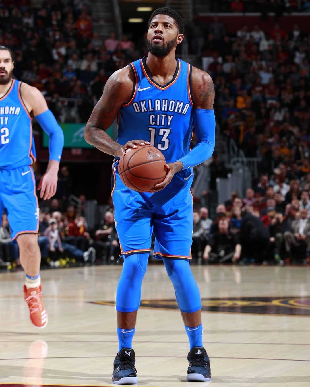 有惊无险，小麦和孔蒂所乘飞机警告灯误报导致飞机迫降（虚惊一场，小麦与孔蒂所乘航班因警报灯误报紧急降落）