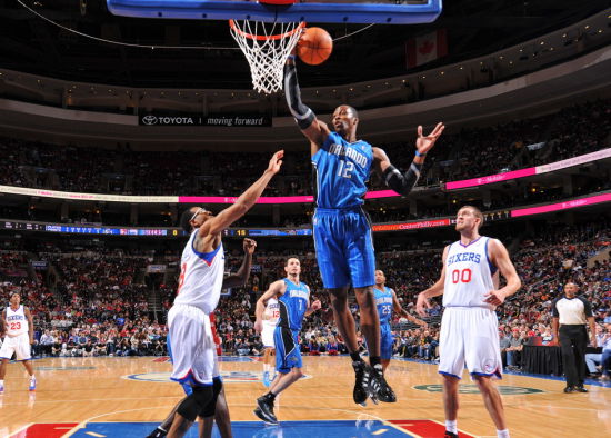 夏普&格兰特是队史第一对各自拿下 35+ 分且 5+ 个三分球的组合（队史首例：夏普与格兰特各砍35+分并命中5+三分）