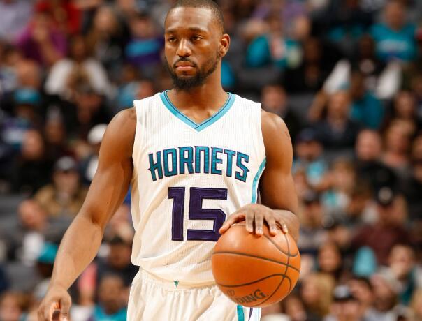 记者：皇马今天训练维尼修斯与姆巴佩长时间与教练组进行沟通（据记者报道，皇马今日训练中，维尼修斯和姆巴佩与教练组长时间交流）