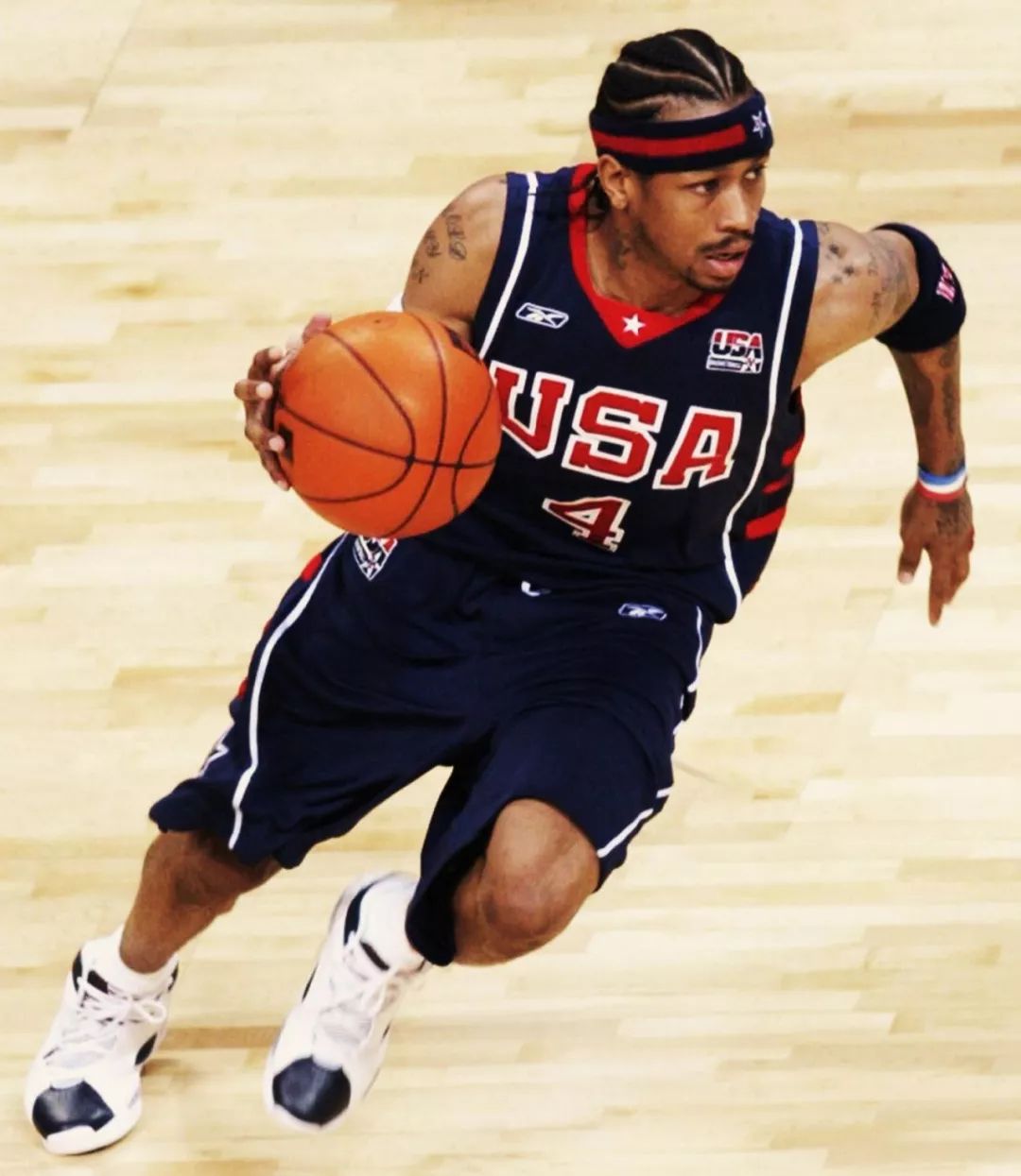 欧冠战报：格鲁克双响，阿贾克斯4-2逆转卡拉巴克收获首胜（欧冠焦点战：格鲁克梅开二度，阿贾克斯4-2翻盘卡拉巴克迎来首胜）