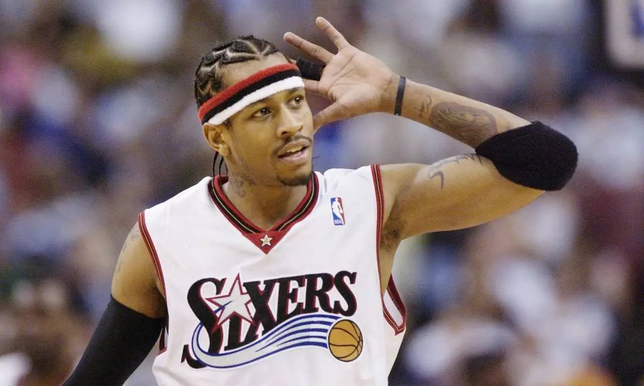 篮球对决：鄢手骐上篮未果，奥利弗力挽狂澜（篮球激战：鄢手骐上篮未中，奥利弗扭转战局）