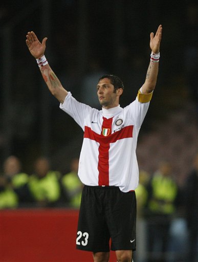 文班谈进攻选择的改进：主动冲击篮筐，不能轻易后仰跳投（文班谈进攻调整：更主动攻筐，避免轻易后仰跳投）