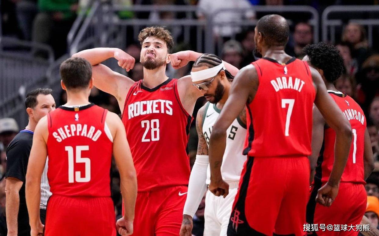 足球报：申花将利用今年最后两场亚冠来决定人员的去留（足球报：申花将以收官两场亚冠确定人员去留）