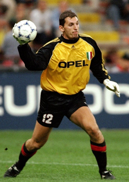 来支持谁的？贝克汉姆现身迈凯伦车队P房（贝克汉姆亮相迈凯伦车队P房，他在支持谁？）