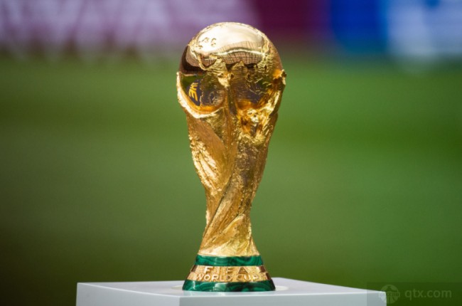 年轻中卫的成长速度吓人（年轻中卫的进步速度惊人）