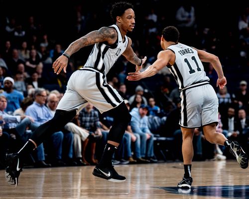 他这赛季真的在打 MVP 水准（他本季表现堪称MVP级）