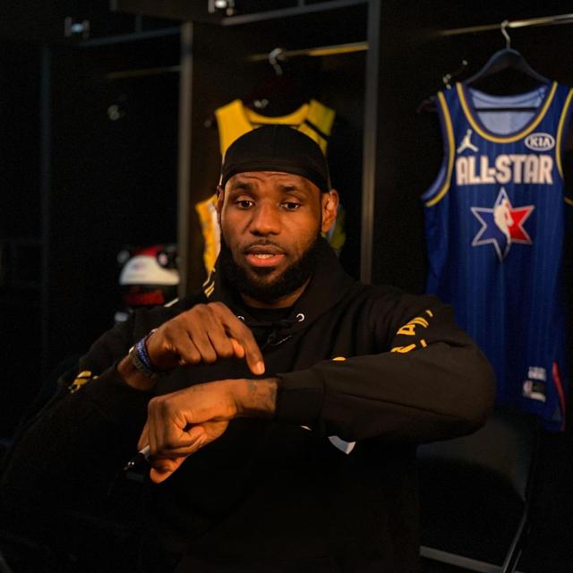 被与梅西比较？伦纳特-卡尔：我不能和他相比，他是我的偶像（伦纳特-卡尔回应与梅西比较：不敢相提并论，他是我的偶像）